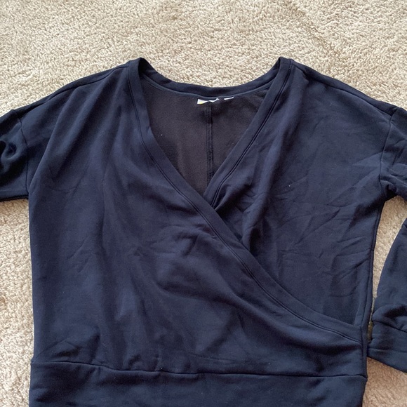 NWOT Zella brand pullover black crisscross sweatshirt with deep V. Size M - Picture 4 of 6